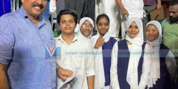 പഠനഭാരം ലഘൂകരിക്കാന്‍ മന്ത്രിക്ക് വിദ്യാര്‍ഥികളുടെ നിവേദനം
