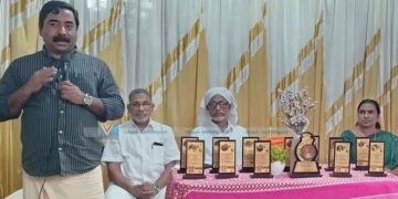 ഉന്നത വിജയികളെ അയല്വാസി കൂട്ടായ്മ അനുമോദിച്ചു