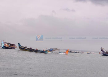 ജങ്കാറില്‍ തട്ടി വള്ളം തകര്‍ന്നു; മത്സ്യ തൊഴിലാളികളെ രക്ഷപ്പെടുത്തി