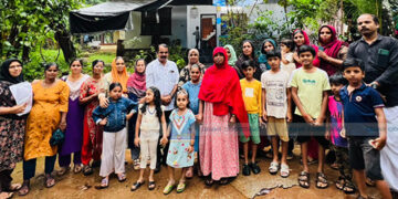 വീട്ട് മുറ്റത്ത് പിടിഎ യോഗം ചേര്‍ന്നു ചേലക്കാട് എല്‍പി