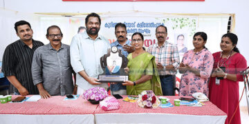 ക്ഷീര സംഘം സെക്രട്ടറി വി.വി.ബീനക്ക് നാടിന്റെ യാത്രയയപ്പ്