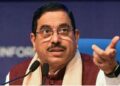 കേന്ദ്ര വിദ്യാഭ്യാസ മന്ത്രിയായി പ്രൾഹാദ് ജോഷി ചുമതലയേറ്റു
