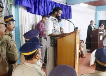 ജ​യി​ലി​ൽ സ​ത്യ​പ്ര​തി​ജ്ഞ ചെ​യ്തു കാ​പ്പ കേ​സ് പ്ര​തി​ ആ​ർ. സു​ഗ​ത​ൻ