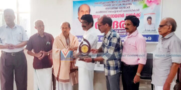 ഇ.നാരായണന്‍ നായര്‍ക്ക് സൗഹൃദവേദിയുടെ ആദരം