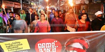 വിദ്യാര്ഥി സമരത്തിന് ഐക്യദാര്ഢ്യം; നൈറ്റ് മാര്ച്ച് നടത്തി
