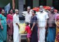 സംഘകൃഷി ഗ്രൂപ്പ് അംഗങ്ങള്‍ക്ക് അരി വിതരണം ചെയ്തു