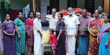 സംഘകൃഷി ഗ്രൂപ്പ് അംഗങ്ങള്ക്ക് അരി വിതരണം ചെയ്തു