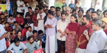 റെയില്വേ ഡിവിഷന് വെട്ടിമുറിച്ചതിനെതിരെ ഡിവൈഎഫ്ഐ സമരം