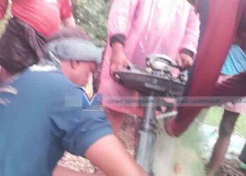 കടലില്‍ തോണി മറിഞ്ഞ് മൂന്നു പേര്‍ക്ക് പരിക്ക്