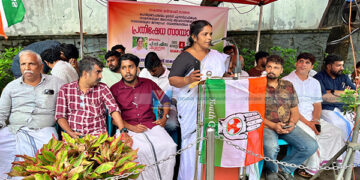 പൊതുശൗചാലയ പുനര്നിര്മാണം പ്രതിസന്ധിയില്; പ്രതിഷേധവുമായി യൂത്ത് കോണ്ഗ്രസ്