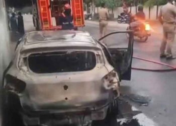 തിരുവനന്തപുരത്ത്  കാറിന് തീപിടിച്ച് ഒരാള്‍ മരിച്ചു