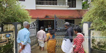 വെള്ളം കയറി വീടുകള്ക്ക് നാശം