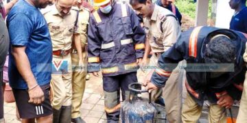 ഗ്യാസ് സിലണ്ടറിന് തീ പിടിച്ചത് പരിഭ്രാന്ത്രി പരത്തി