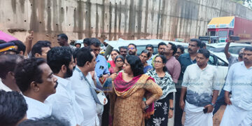 മുക്കാളി ടൗണ്‍ റോഡ് മൂന്നുദിവസത്തിനകം തുറക്കുമെന്ന് കളക്ടറുടെ ഉറപ്പ്