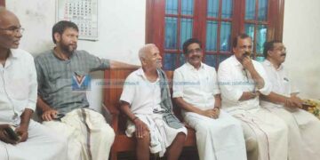 വീട്ടിലെത്തി മുല്ലപ്പള്ളി അനുശോചനമറിയിച്ചു