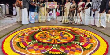 പിഷാരികാവില്‍ വര്‍ണാഭം ഉത്രാടപ്പൂക്കളം