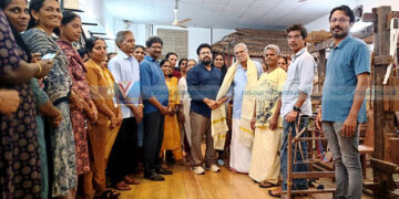 നെയ്ത്ത് തൊഴിലാളിയെ ആദരിച്ചു സര്ഗാലയ