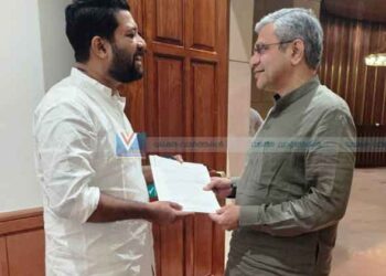 കൂടുതല്‍ ട്രെയിനുകള്‍ക്ക് സ്റ്റോപ്പ് വേണം; മന്ത്രിക്ക് നിവേദനം നല്‍കി ഷാഫി പറമ്പില്‍ എംപി