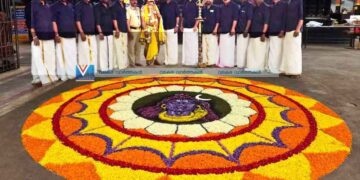 പിഷാരികാവില് ജീവനക്കാരുടെ വക ഭീമന് പൂക്കളം