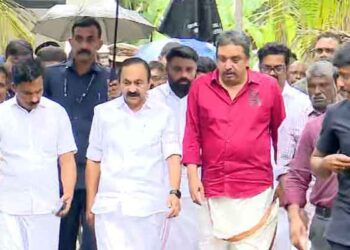 കടലില്‍ കാണാതായ ഗൗതം കൃഷ്ണയുടെ വീട്ടിലെത്തി മുഖ്യമന്ത്രി