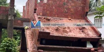 വാണിമേലില്‍ നിര്‍മാണത്തിലിരിക്കുന്ന വീട് തകര്‍ന്നു