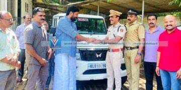 നാദാപുരം എക്സൈസിന് പുതിയ വാഹനം കൈമാറി