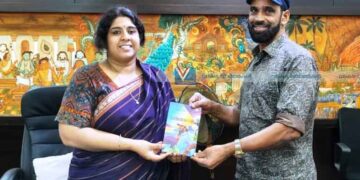 ‘സിനിമയോടൊപ്പം’ കളക്ടര്‍ക്ക് കൈമാറി പപ്പന്‍ നരിപ്പറ്റ