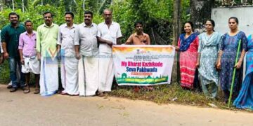 റോഡും പരിസരവും ശുചീകരിച്ചു