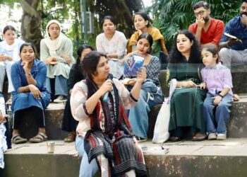 പ്രതിസന്ധികളില്‍ വായന വഴികാട്ടിയാകും: കളക്ടര്‍, മാനാഞ്ചിറയില്‍ വായനയുടെ പുതുപ്രഭാതം
