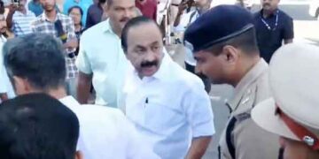 അകമ്പടി വാഹനം കൂട്ടിയതില് പൊലീസിനോട് കയര്ത്ത് മുഖ്യമന്ത്രി