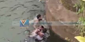 ചാനിയംകടവില് ഒരാള് പുഴയില് ചാടി മരിച്ചു; യുവാക്കളുടെ സാഹസിക രക്ഷാപ്രവര്ത്തനം/ വീഡിയോ