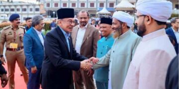 മലേഷ്യന്‍ പ്രധാനമന്ത്രിക്ക് കാരന്തൂര്‍ മര്‍കസില്‍ ഉജ്വല സ്വീകരണം