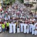 റെയില്വെ ഡിവിഷന് വെട്ടിമുറിക്കുന്നതിനെതിരെ രോഷം ഇരമ്പി; വടകരയില് ആയിരങ്ങളുടെ പ്രതിഷേധ മാര്ച്ച്