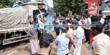 നാദാപുരം-കുറ്റ്യാടി റൂട്ടില്‍ വാഹനാപകടം തുടര്‍ക്കഥ; അധികൃതര്‍ ഉണരണം