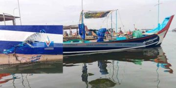 ശക്തമായ കാറ്റില് പുളിമൂട്ടില് ഇടിച്ചു വഞ്ചി തകര്ന്നു; വന് നഷ്ടം