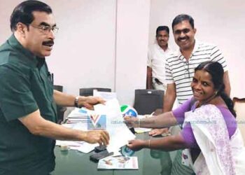 തോടന്നൂര്‍-ഇടിഞ്ഞകടവ് റോഡ് പ്രവൃത്തി വേഗത്തിലാക്കണം; മന്ത്രിക്ക് നിവേദനം നല്‍കി പി.സി.ഷീബ