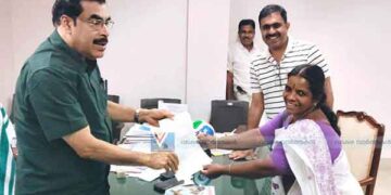 തോടന്നൂര്‍-ഇടിഞ്ഞകടവ് റോഡ് പ്രവൃത്തി വേഗത്തിലാക്കണം; മന്ത്രിക്ക് നിവേദനം നല്‍കി പി.സി.ഷീബ
