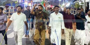 വടകരയില് യൂത്ത് കോണ്ഗ്രസിന്റെ പന്തം കൊളുത്തി പ്രകടനം