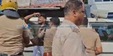 വടകരയില്‍ മന്ത്രി പി.സി.വിഷ്ണുനാഥിനു നേരെ യുവമോര്‍ച്ച പ്രതിഷേധം