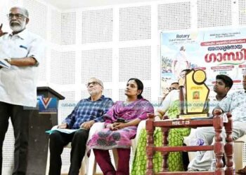 ‘അനശ്വരനായ ഗാന്ധി’; ഓര്‍ക്കാട്ടേരി സ്‌കൂളില്‍ പി.ഹരീന്ദ്രനാഥിന്റെ പ്രഭാഷണം