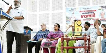 ‘അനശ്വരനായ ഗാന്ധി’; ഓര്ക്കാട്ടേരി സ്കൂളില് പി.ഹരീന്ദ്രനാഥിന്റെ പ്രഭാഷണം