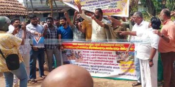 താഴെഅങ്ങാടി പൈതൃക പദ്ധതി പാതി വഴിയില്‍; സ്ഥലത്തെത്തിയ ഉദ്യോഗസ്ഥരേയും കരാറുകാരനേയും നാട്ടുകാര്‍ തടഞ്ഞു