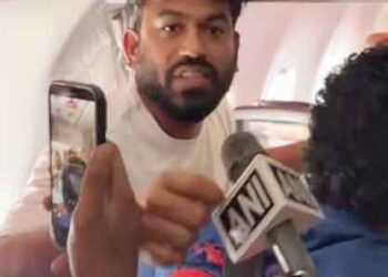 സമരം അടിച്ചമര്‍ത്താന്‍ പോലീസ്; അഭിജീത് ദീപ്‌കെ കസ്റ്റഡിയില്‍