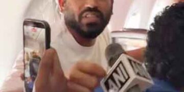 സമരം അടിച്ചമര്‍ത്താന്‍ പോലീസ്; അഭിജീത് ദീപ്‌കെ കസ്റ്റഡിയില്‍