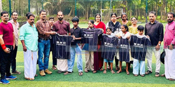 പ്രതീക്ഷകളുടെ കുപ്പായമണിഞ്ഞ് തോടന്നൂരിലെ വിദ്യാര്ഥികള്; ബിആര്സിയുടെ ജേഴ്സി വിതരണം ചെയ്തു