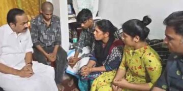 ചേരാനല്ലൂര്‍ അപകടം: ജയബാലകൃഷ്ണന്‍റെ കുടുംബത്തെ സന്ദര്‍ശിച്ച് മുഖ്യമന്ത്രി