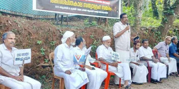 സിഎന്ജി പരിശോധനാ കേന്ദ്രം മാറ്റണം; അനിശ്ചിതകാല സമരം തുടങ്ങി