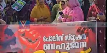 പോക്സോ കേസ് പ്രതിക്ക് ഒത്താശയോ; പൊലീസ് സ്റ്റേഷന് മാര്ച്ചില് രോഷം ഇരമ്പി, ബാരിക്കേഡ് തള്ളിമാറ്റി