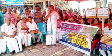 വെട്ടിപ്പൊളിച്ച റോഡുകള് നന്നാക്കണം; പഞ്ചായത്ത് ഓഫീസിലേക്ക് ബഹുജനമാര്ച്ച്