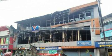 ഓര്ക്കാട്ടേരി തീപിടിത്തത്തിന് കാരണം ഇടിമിന്നല്; ഒരു കോടിയോളം രൂപയുടെ നഷ്ടം